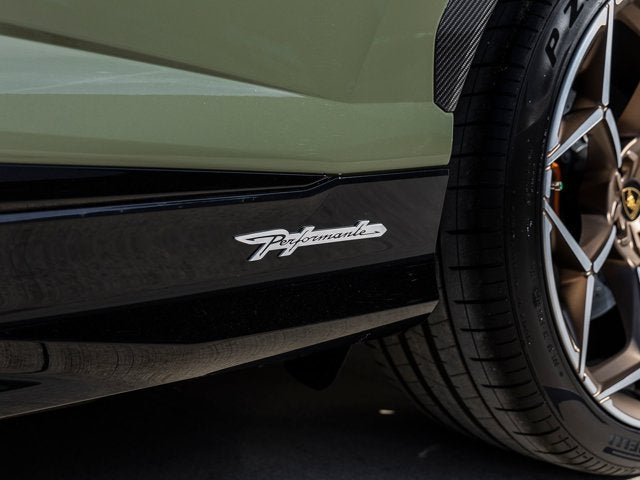 2023 Lamborghini Urus Performante