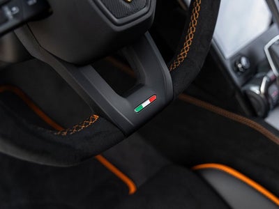 2023 Lamborghini Urus Performante