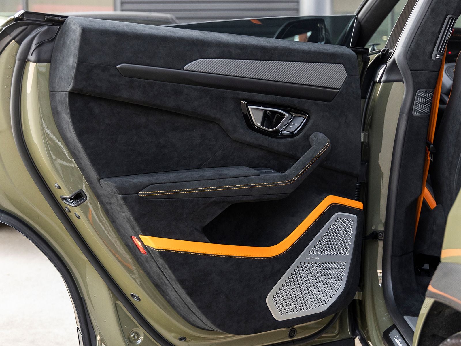 2023 Lamborghini Urus Performante