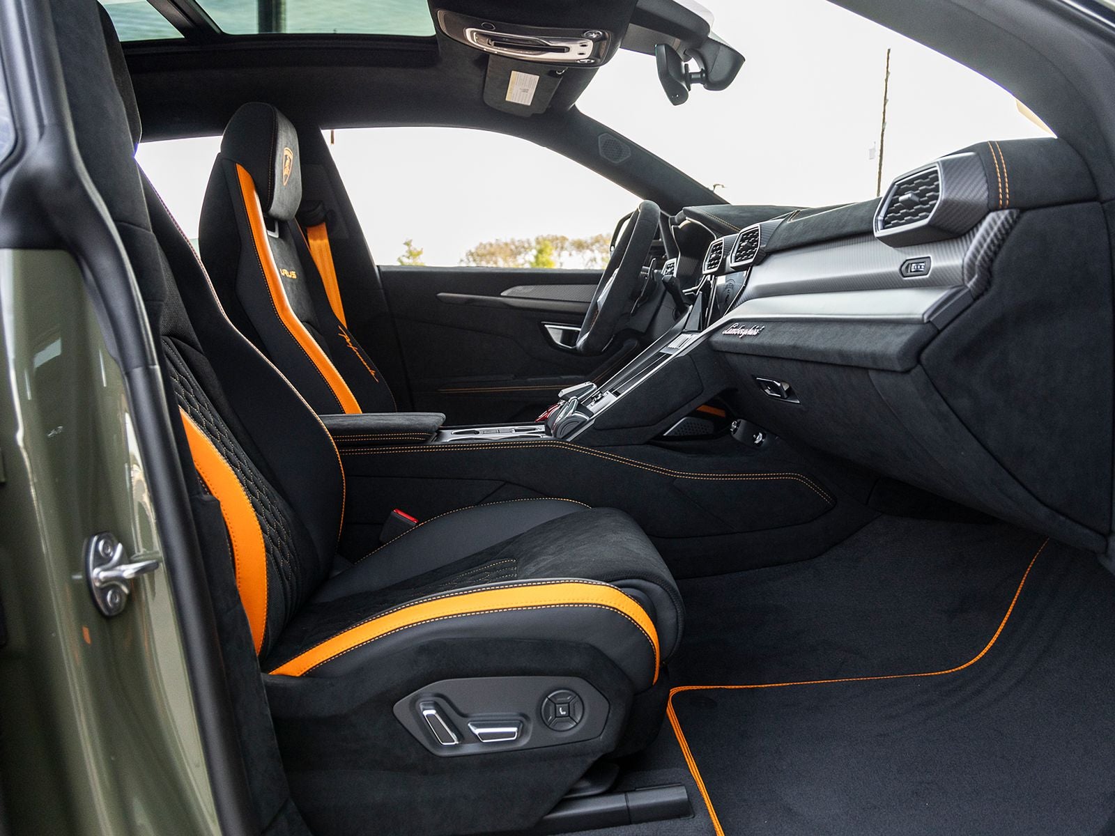 2023 Lamborghini Urus Performante