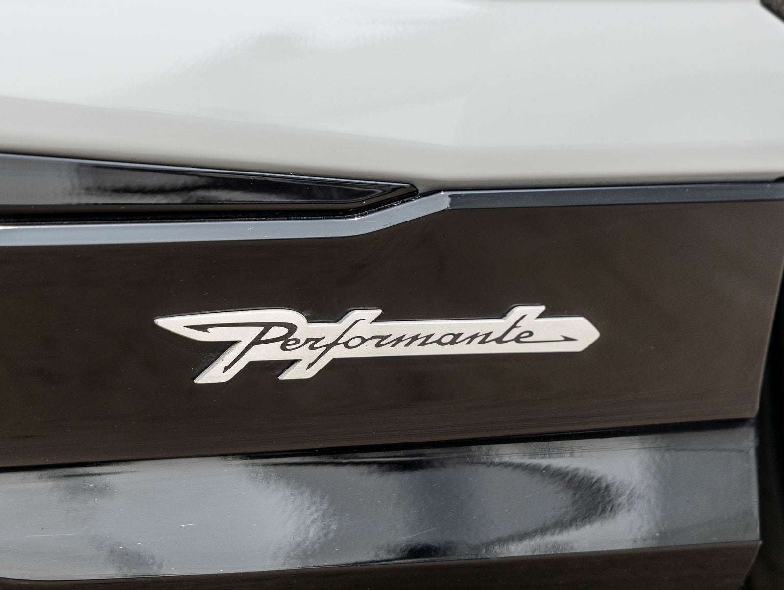 2024 Lamborghini Urus Performante
