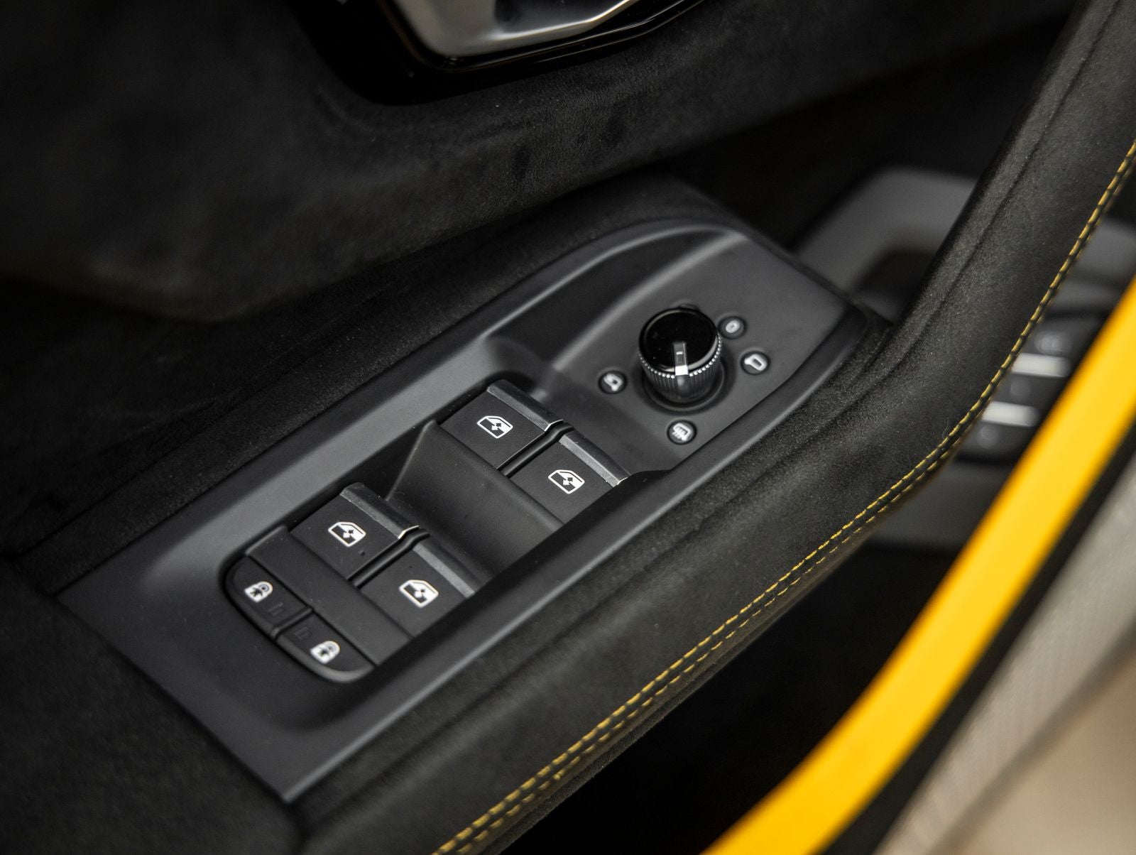 2024 Lamborghini Urus Performante