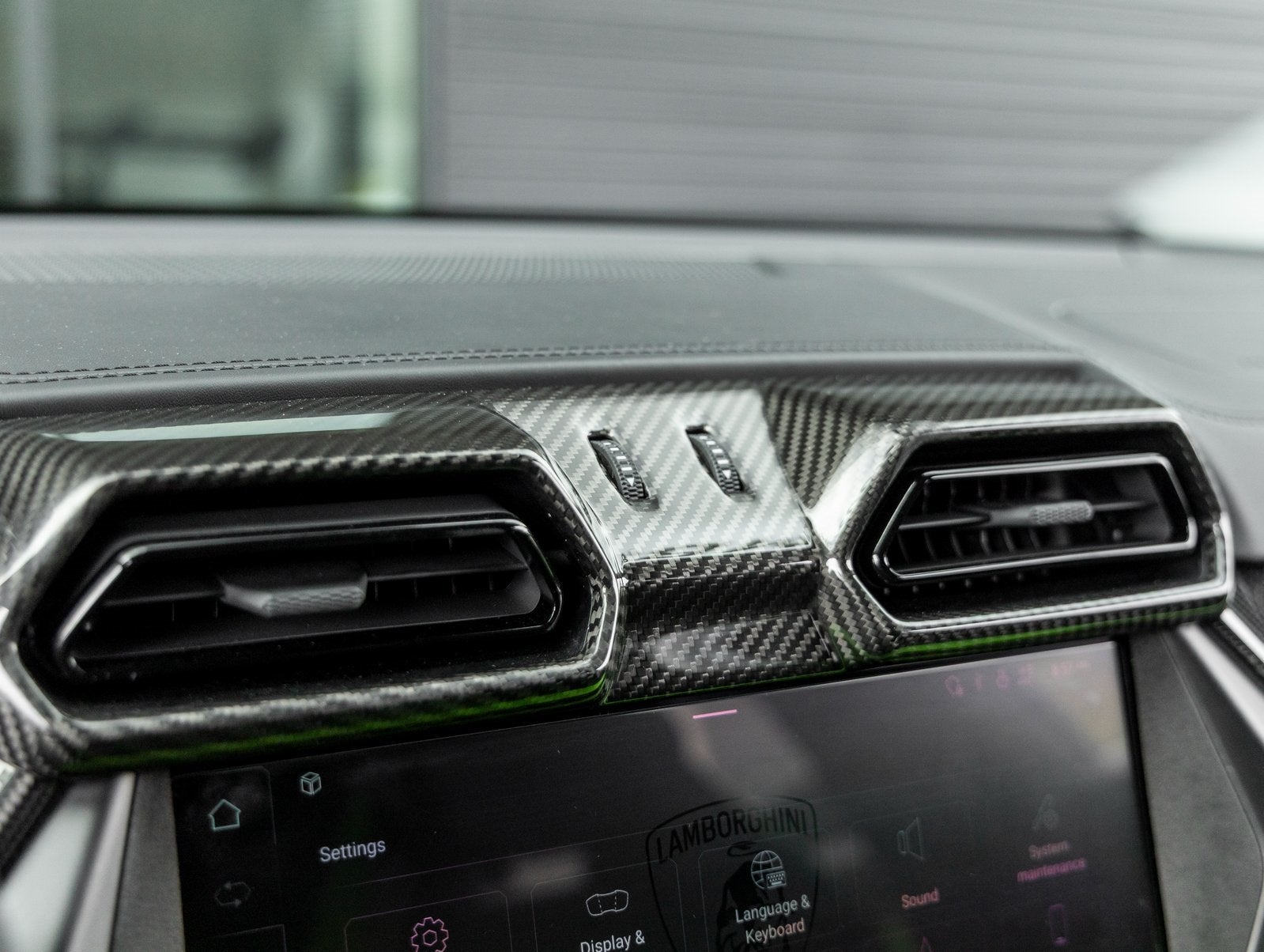 2025 Lamborghini Urus SE