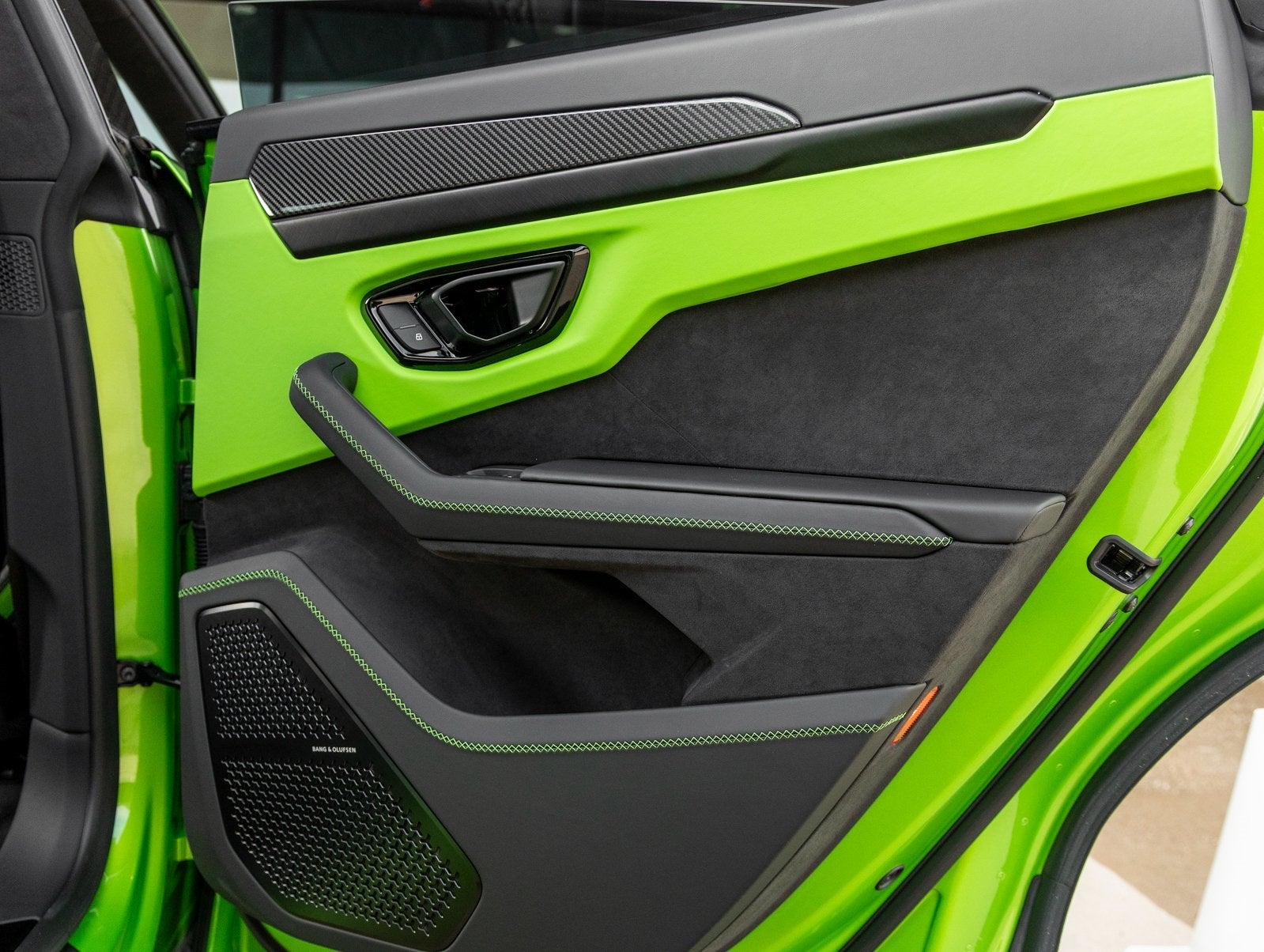 2025 Lamborghini Urus SE