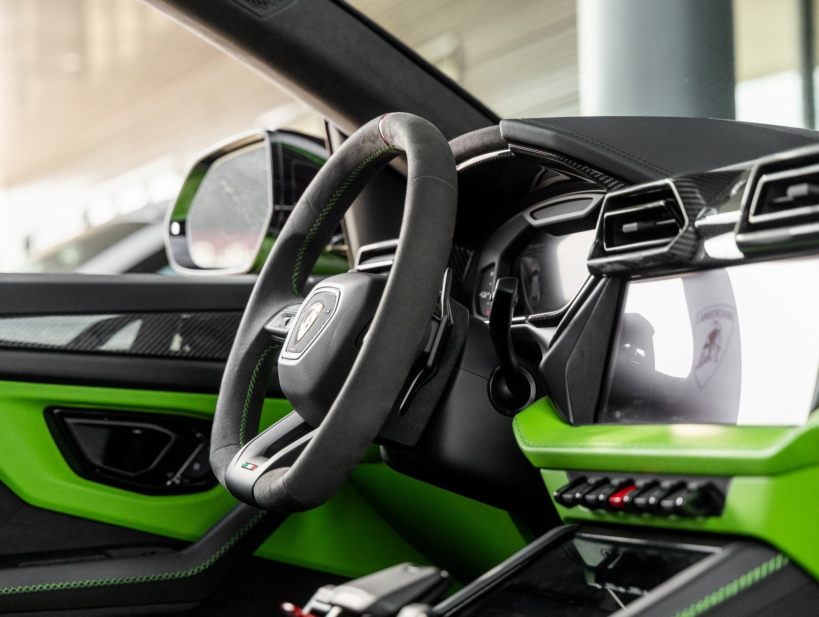 2025 Lamborghini Urus SE