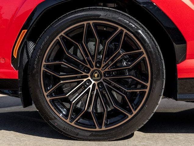 2025 Lamborghini Urus SE