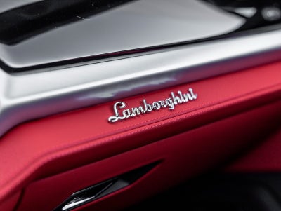 2025 Lamborghini Urus SE