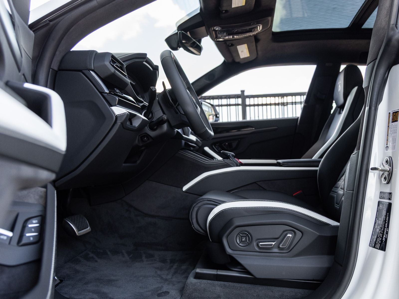 2025 Lamborghini Urus SE