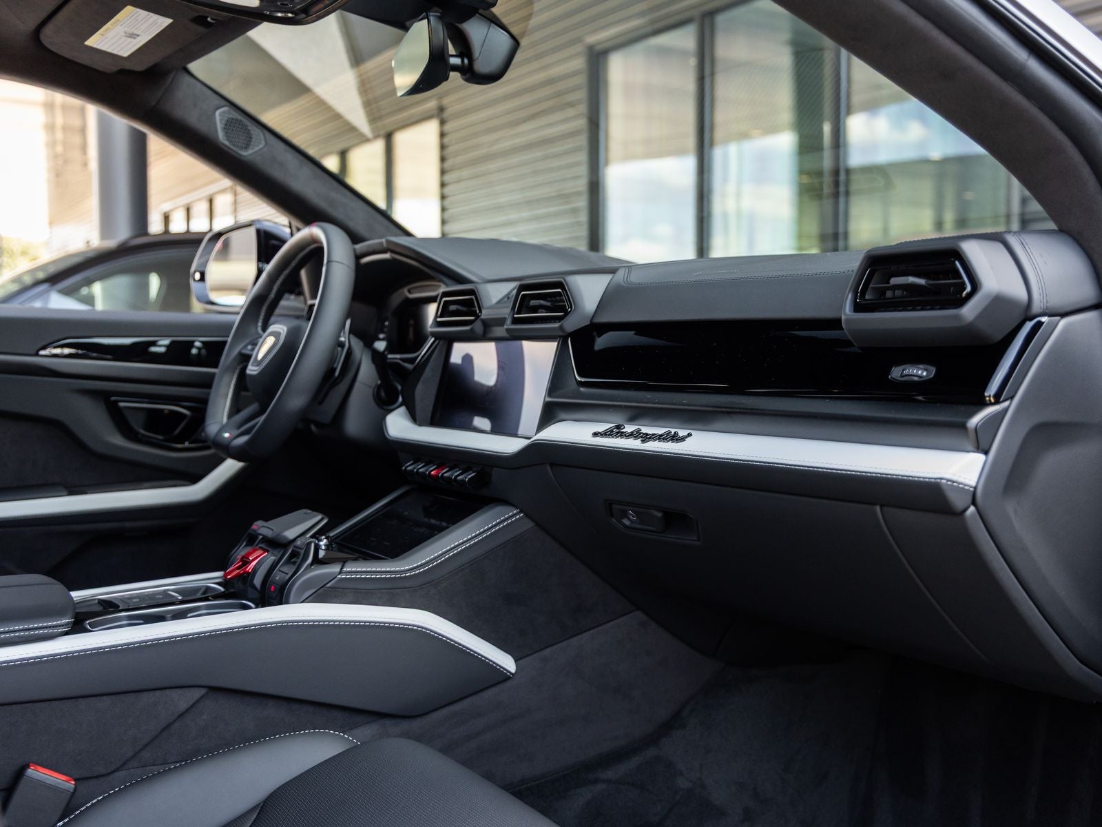 2025 Lamborghini Urus SE