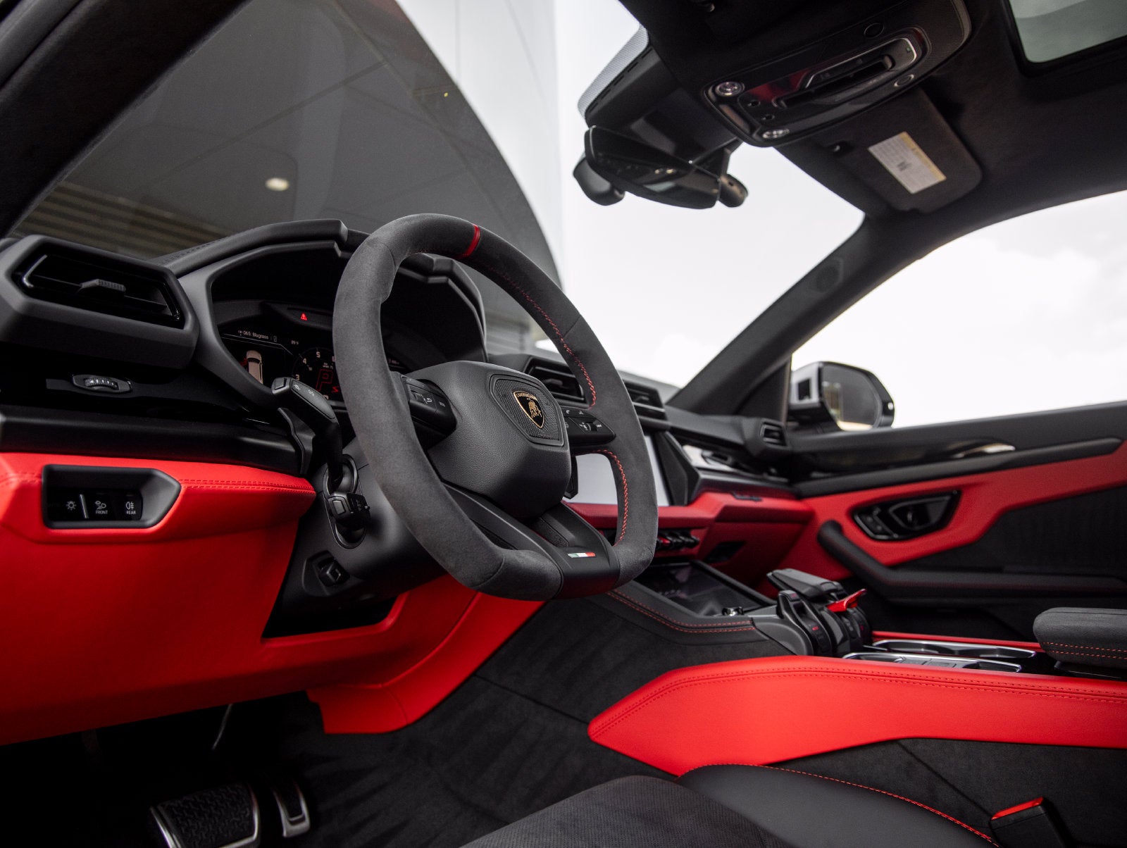 2026 Lamborghini Urus SE