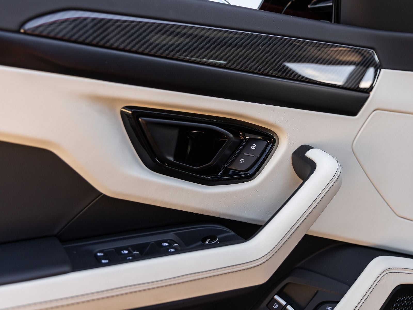 2025 Lamborghini Urus SE