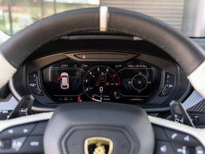 2025 Lamborghini Urus SE