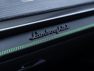 2025 Lamborghini Urus SE