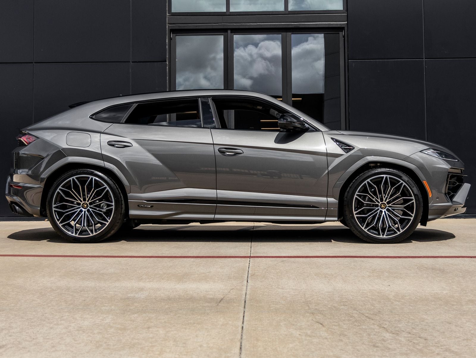 2025 Lamborghini Urus SE
