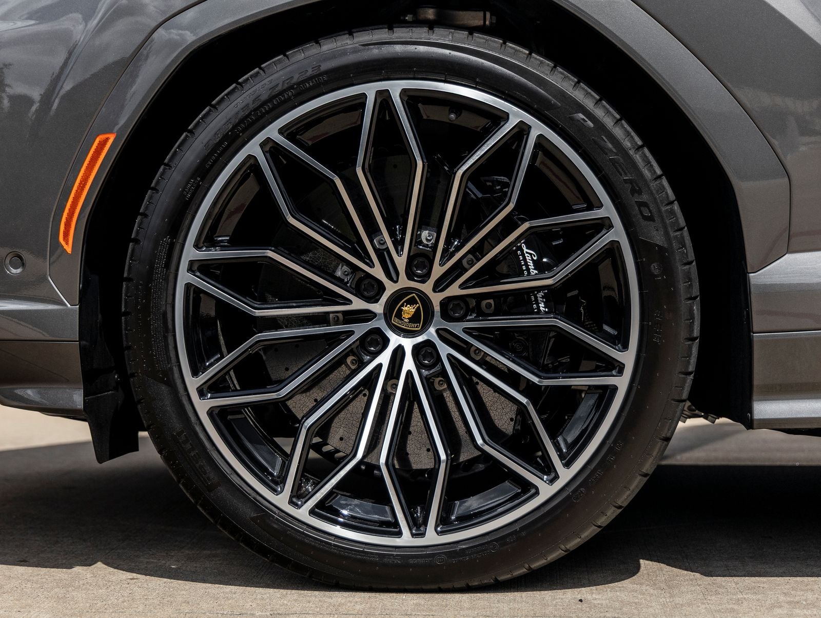 2025 Lamborghini Urus SE