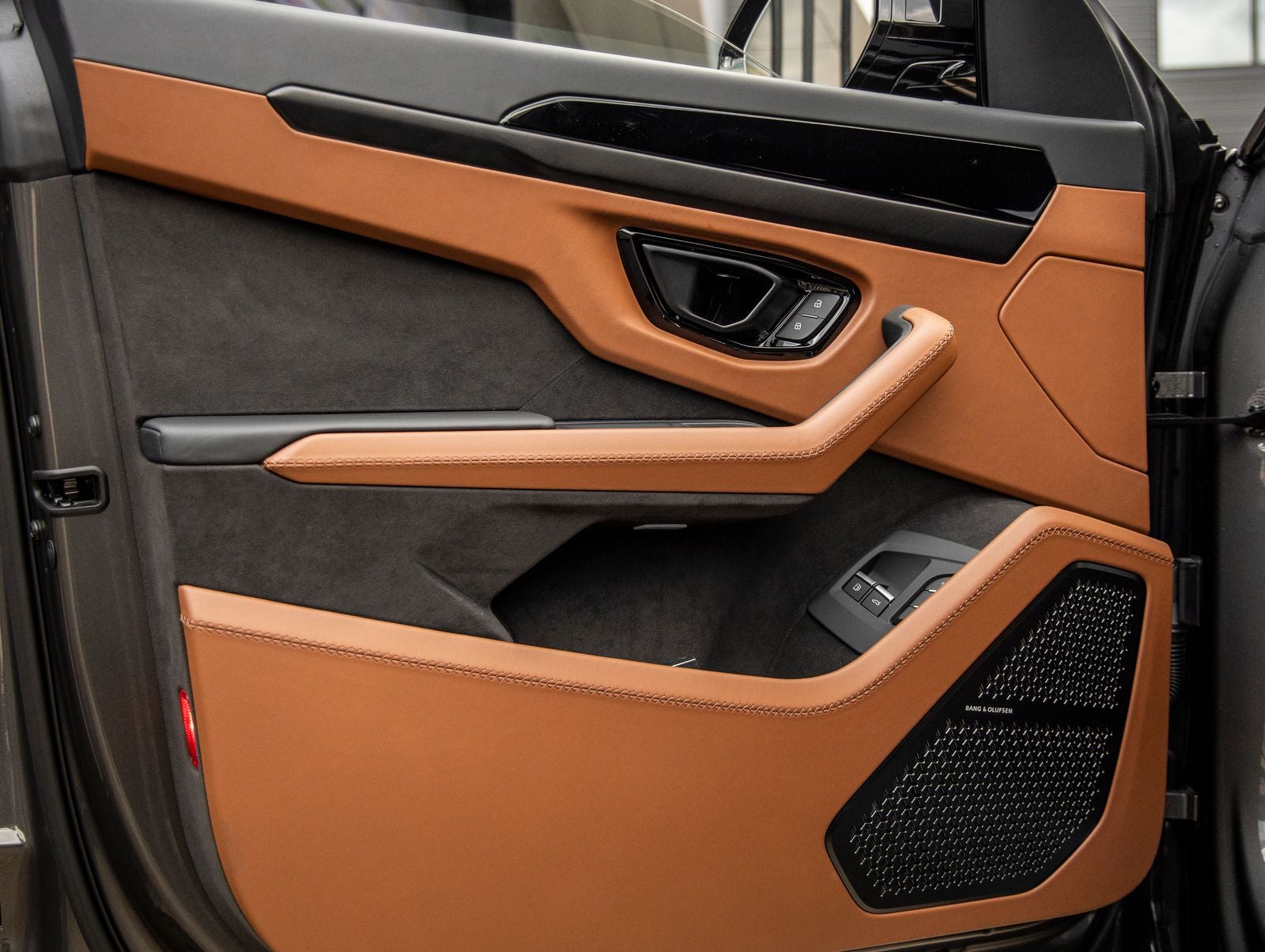 2025 Lamborghini Urus SE