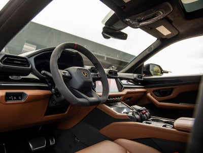 2025 Lamborghini Urus SE
