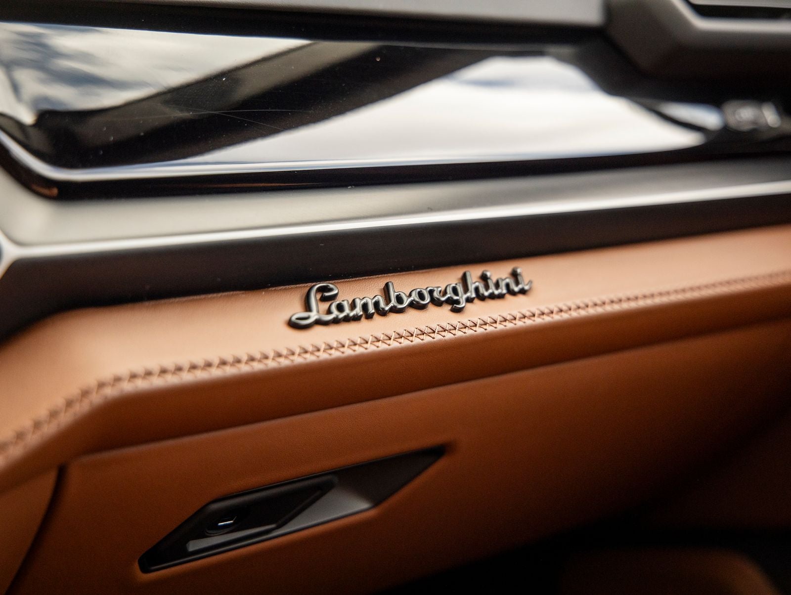 2025 Lamborghini Urus SE