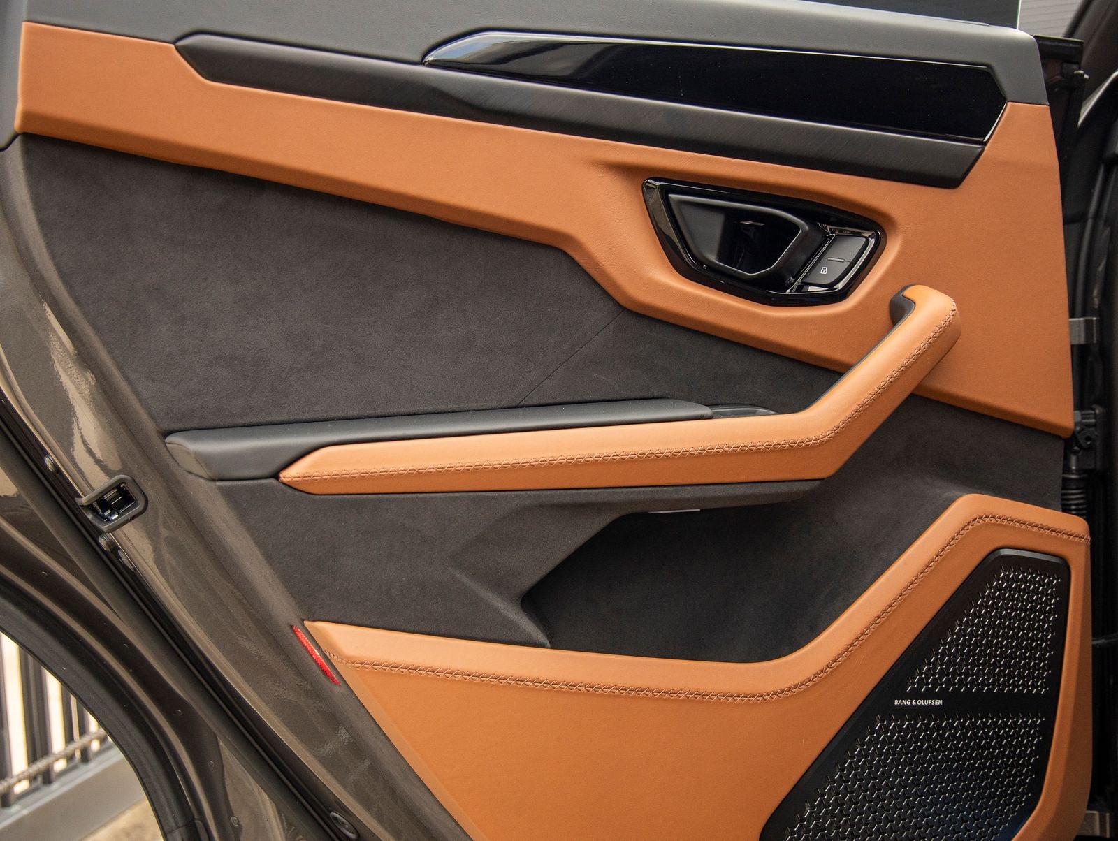 2025 Lamborghini Urus SE