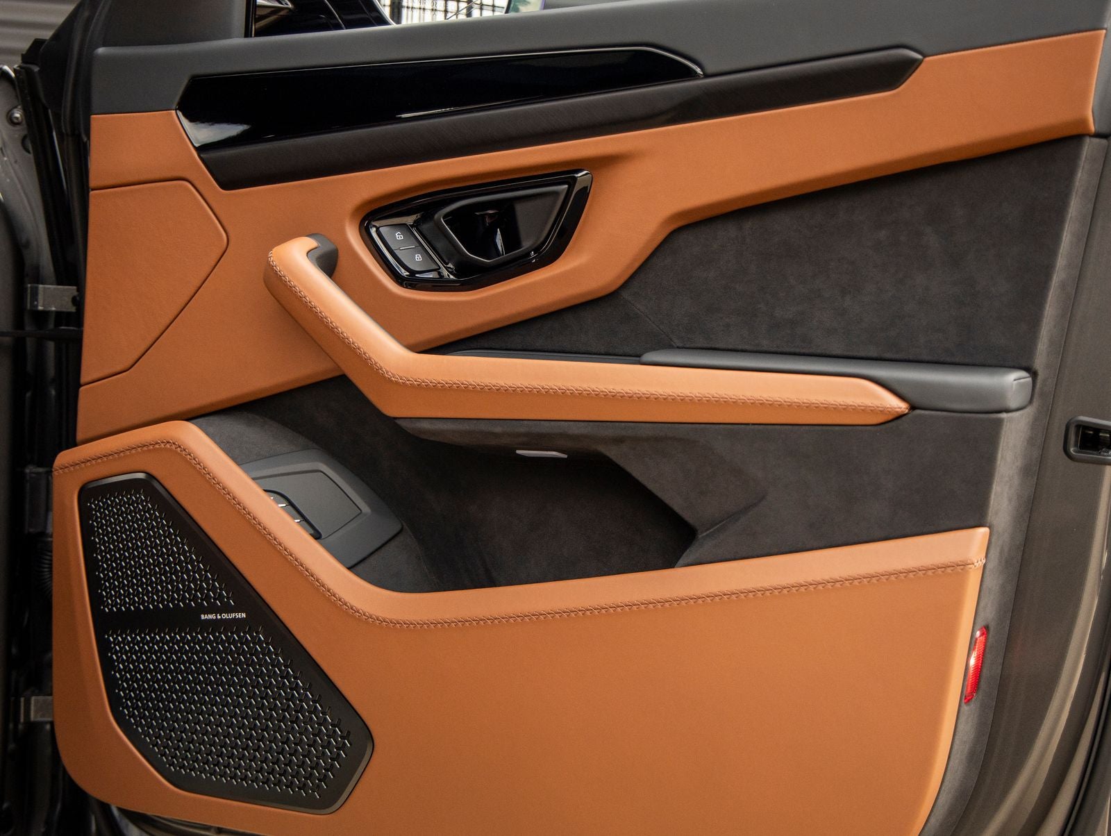 2025 Lamborghini Urus SE