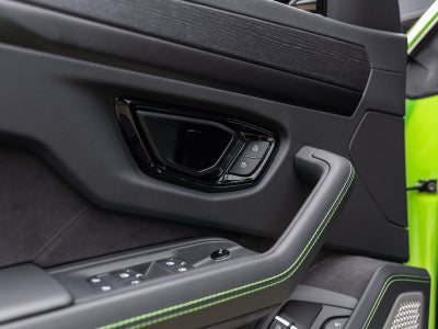 2025 Lamborghini Urus SE