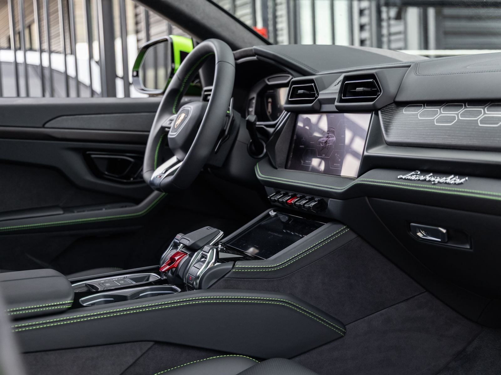 2025 Lamborghini Urus SE