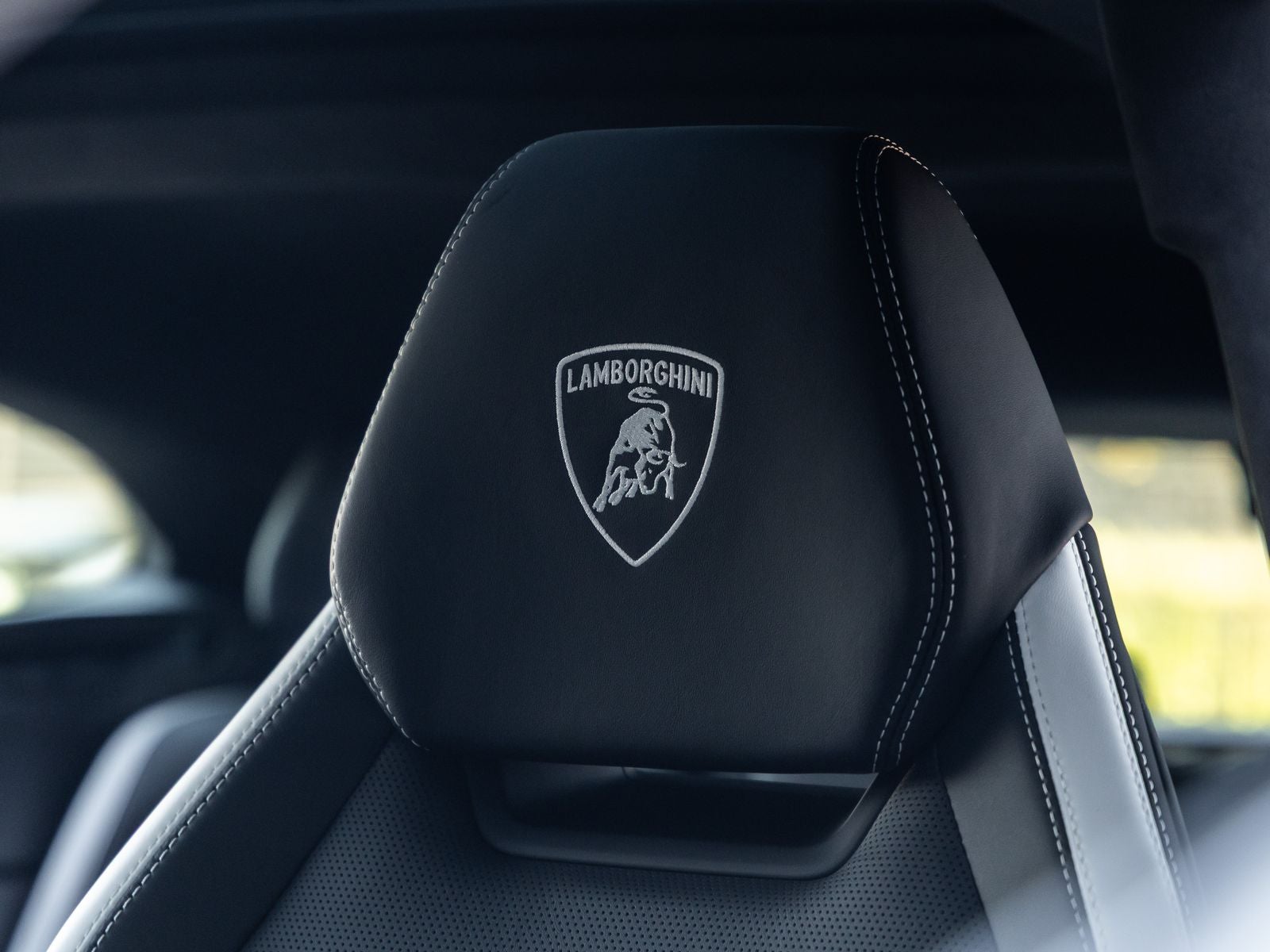 2026 Lamborghini Urus SE