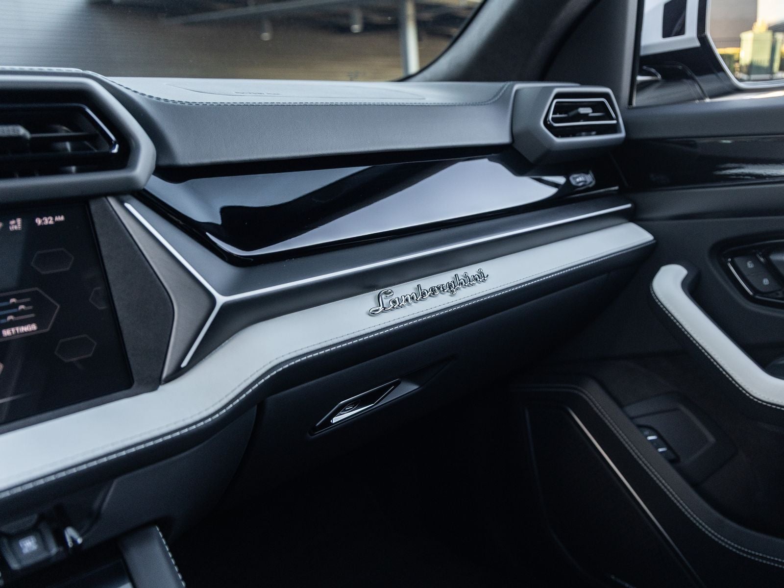 2026 Lamborghini Urus SE