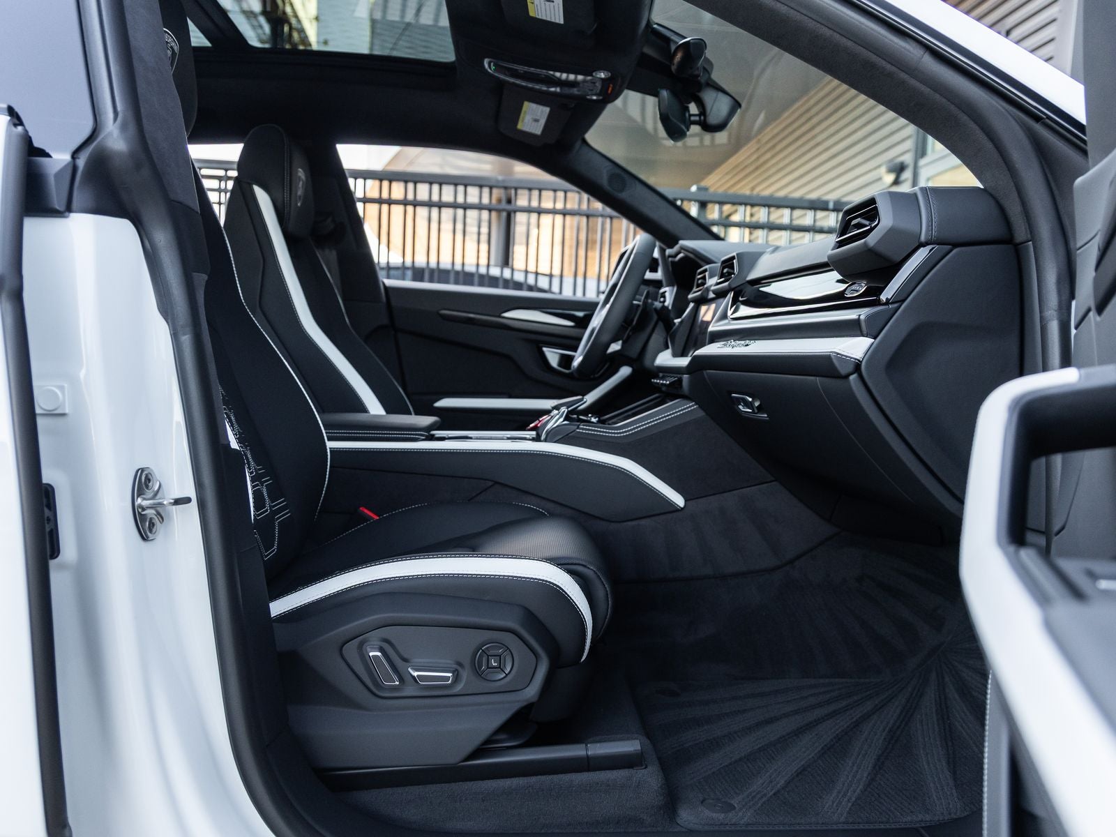 2026 Lamborghini Urus SE