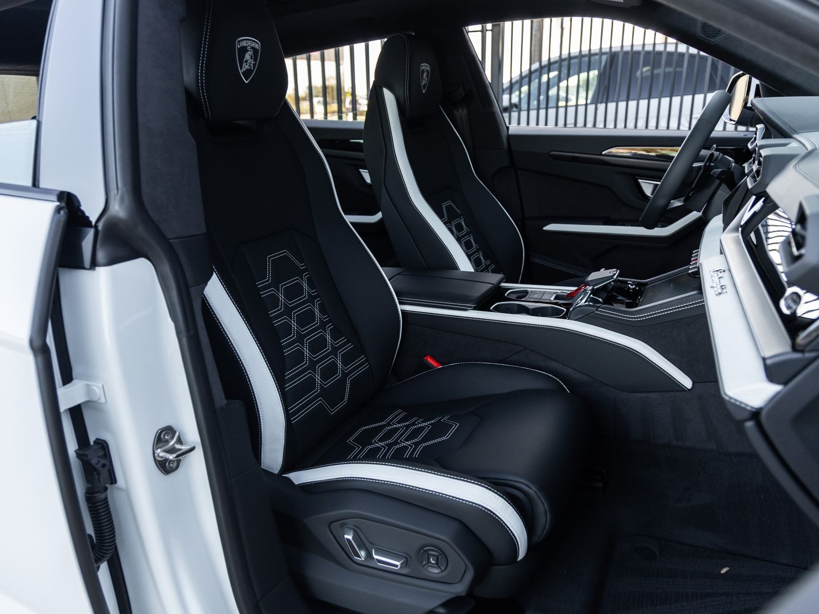 2026 Lamborghini Urus SE