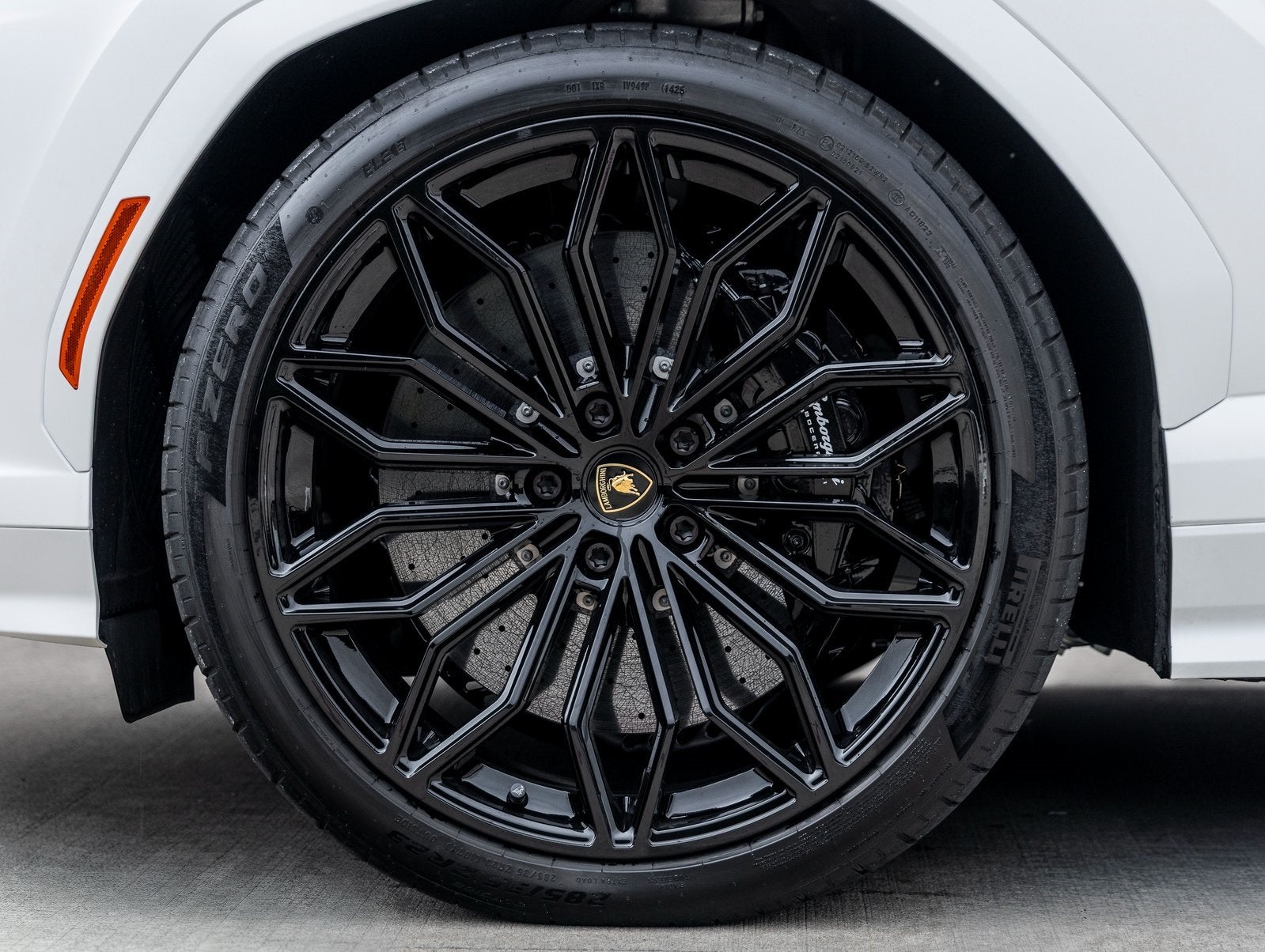 2025 Lamborghini Urus SE