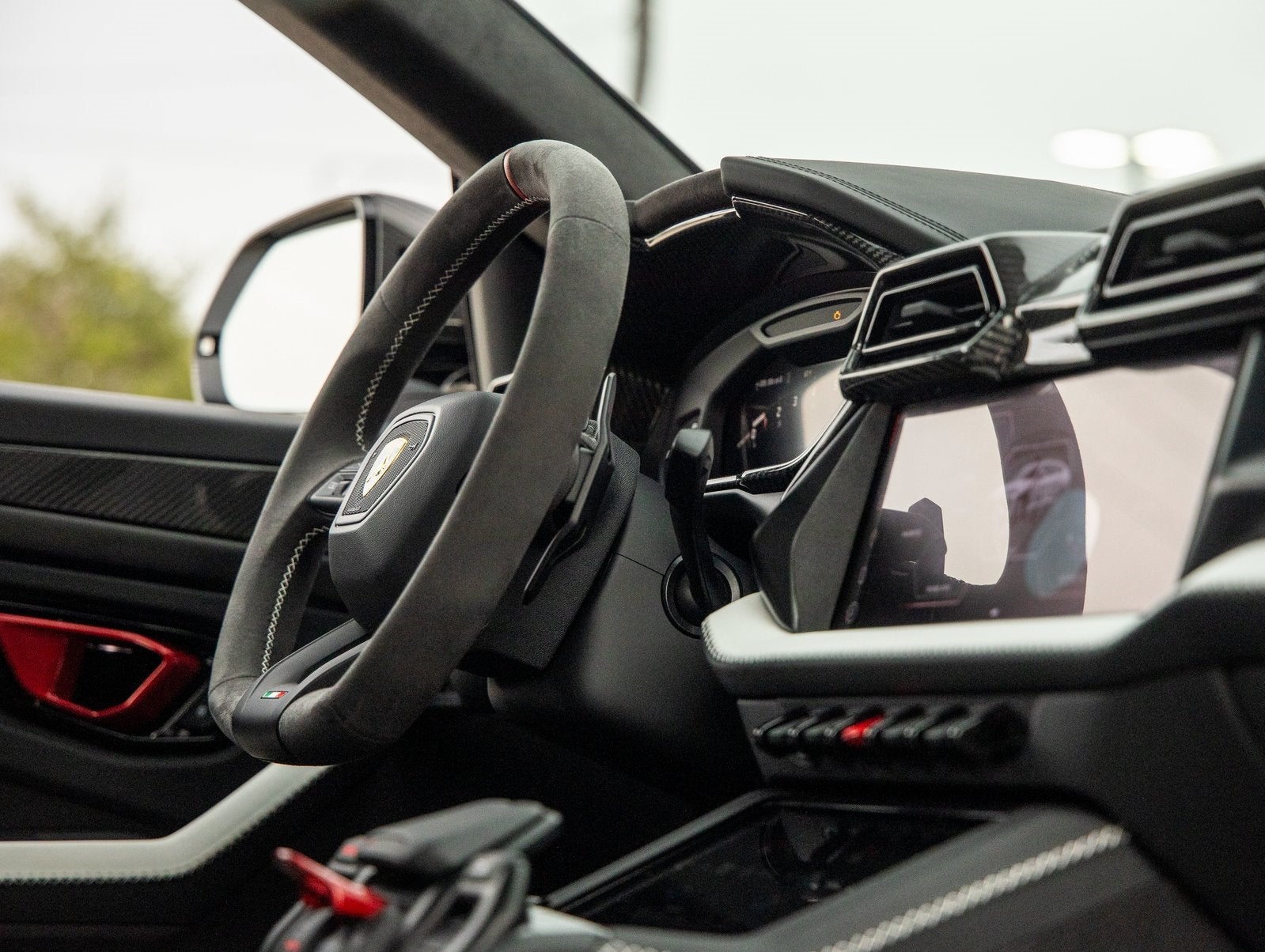 2025 Lamborghini Urus SE