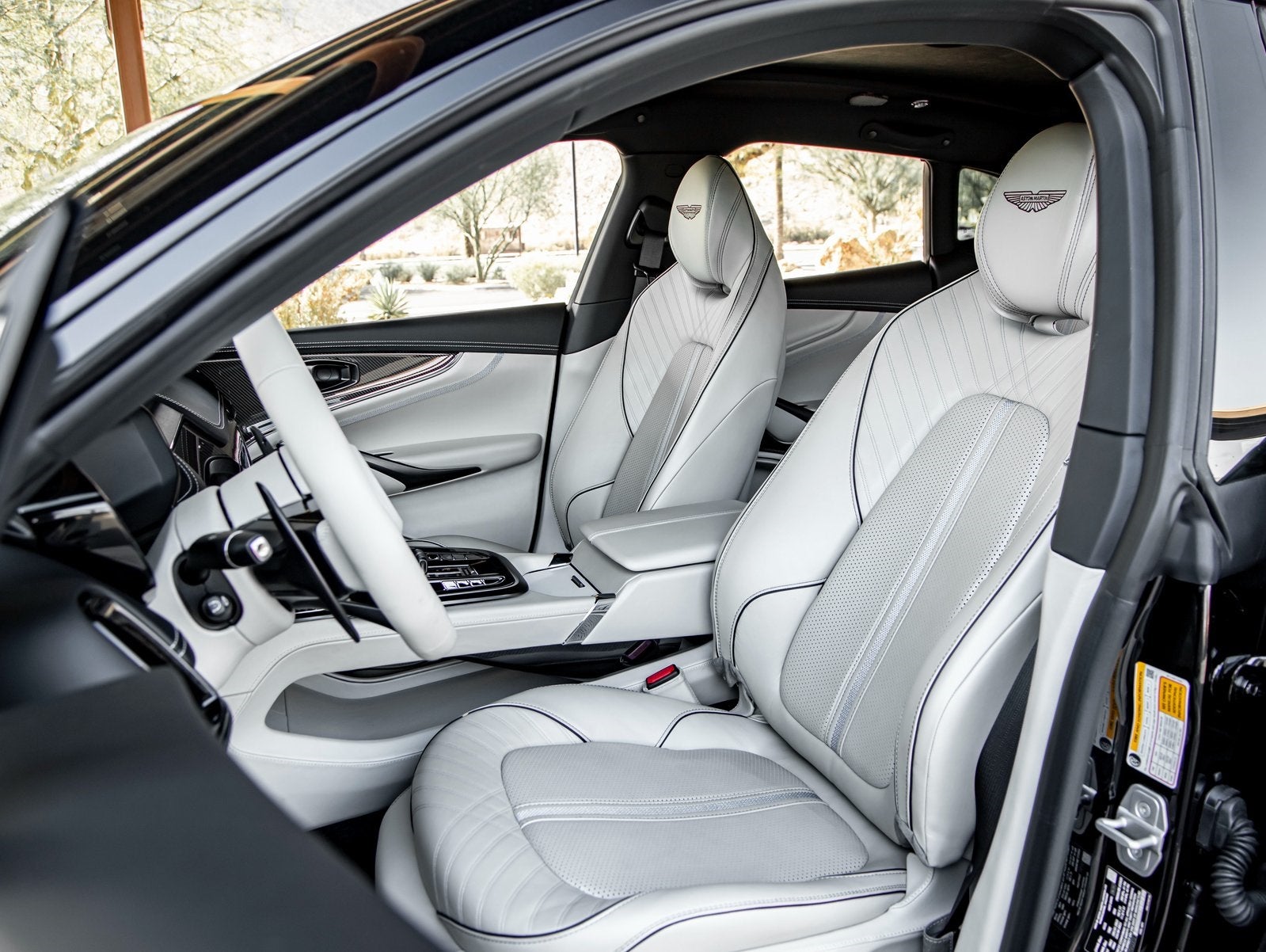 2025 Aston Martin DBX 707