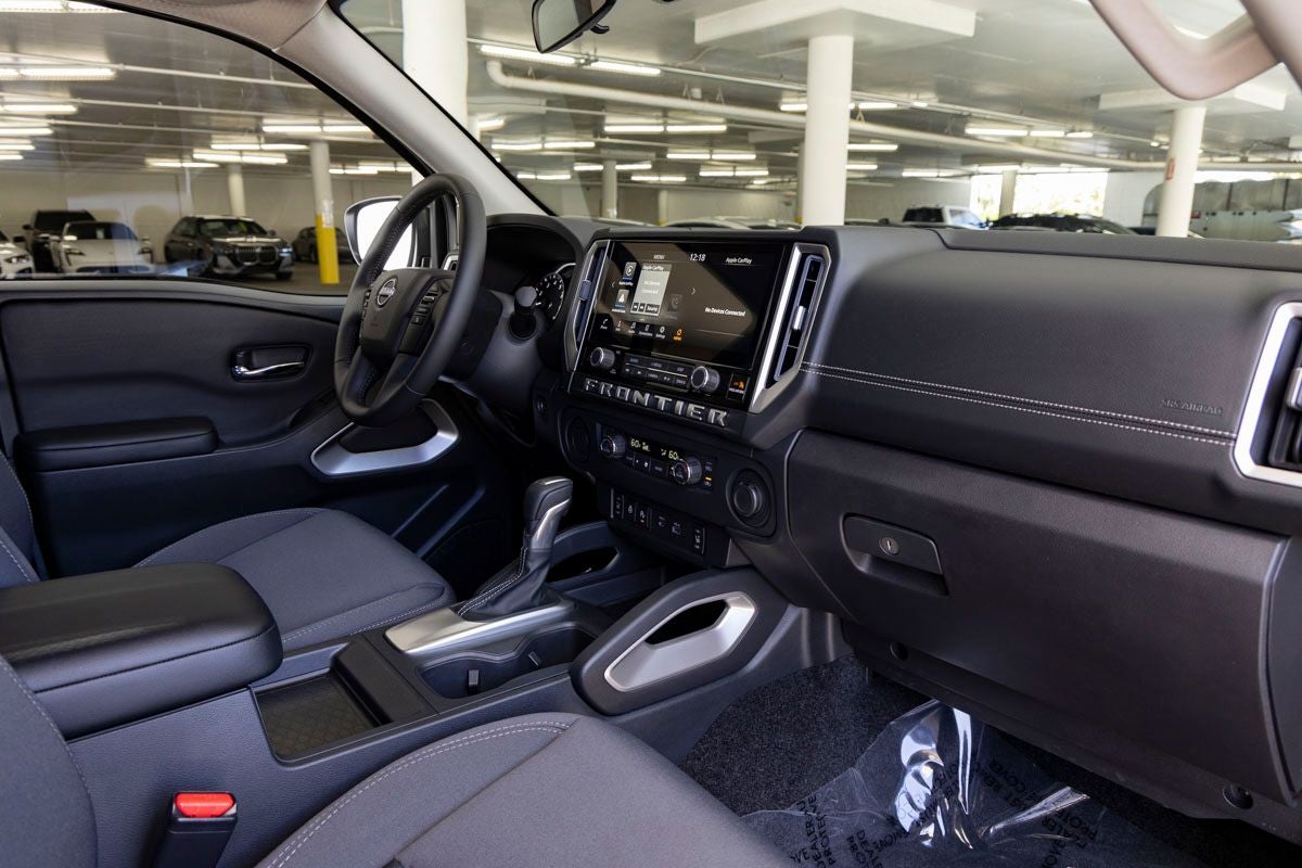 2025 Nissan Frontier SV