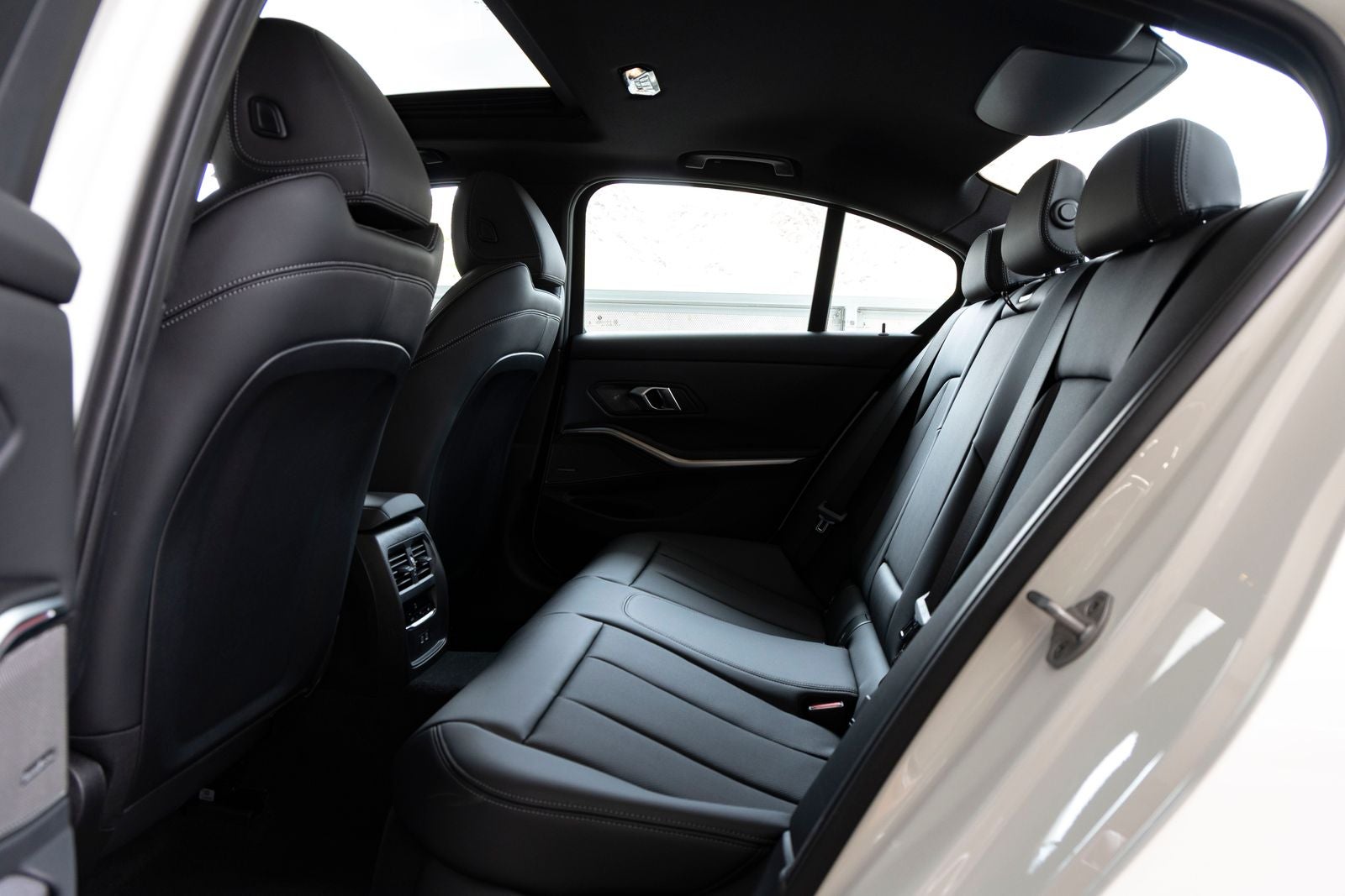 2026 BMW 330i 330i