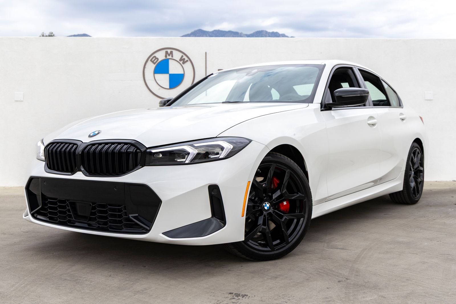 2026 BMW 330i 330i