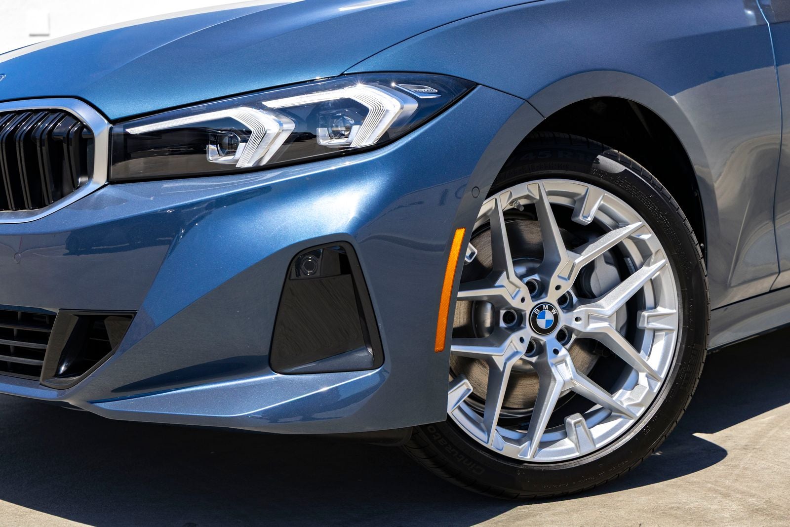 2026 BMW 330i 330i