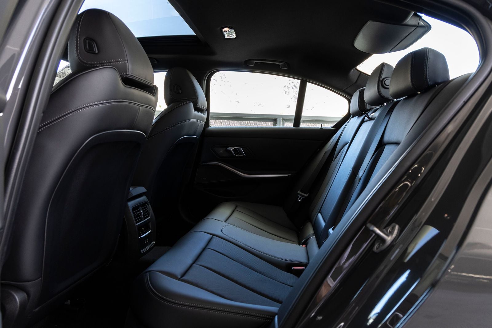 2026 BMW 330i 330i