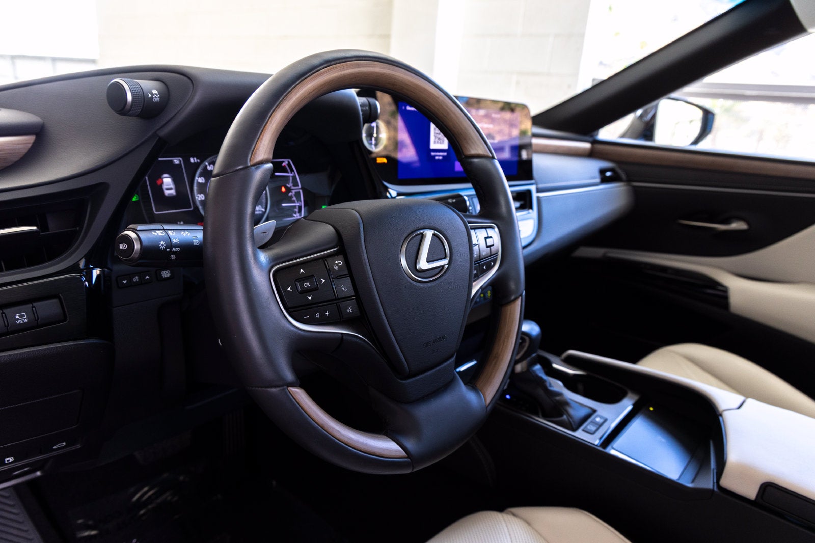 2024 Lexus ES 300h Luxury