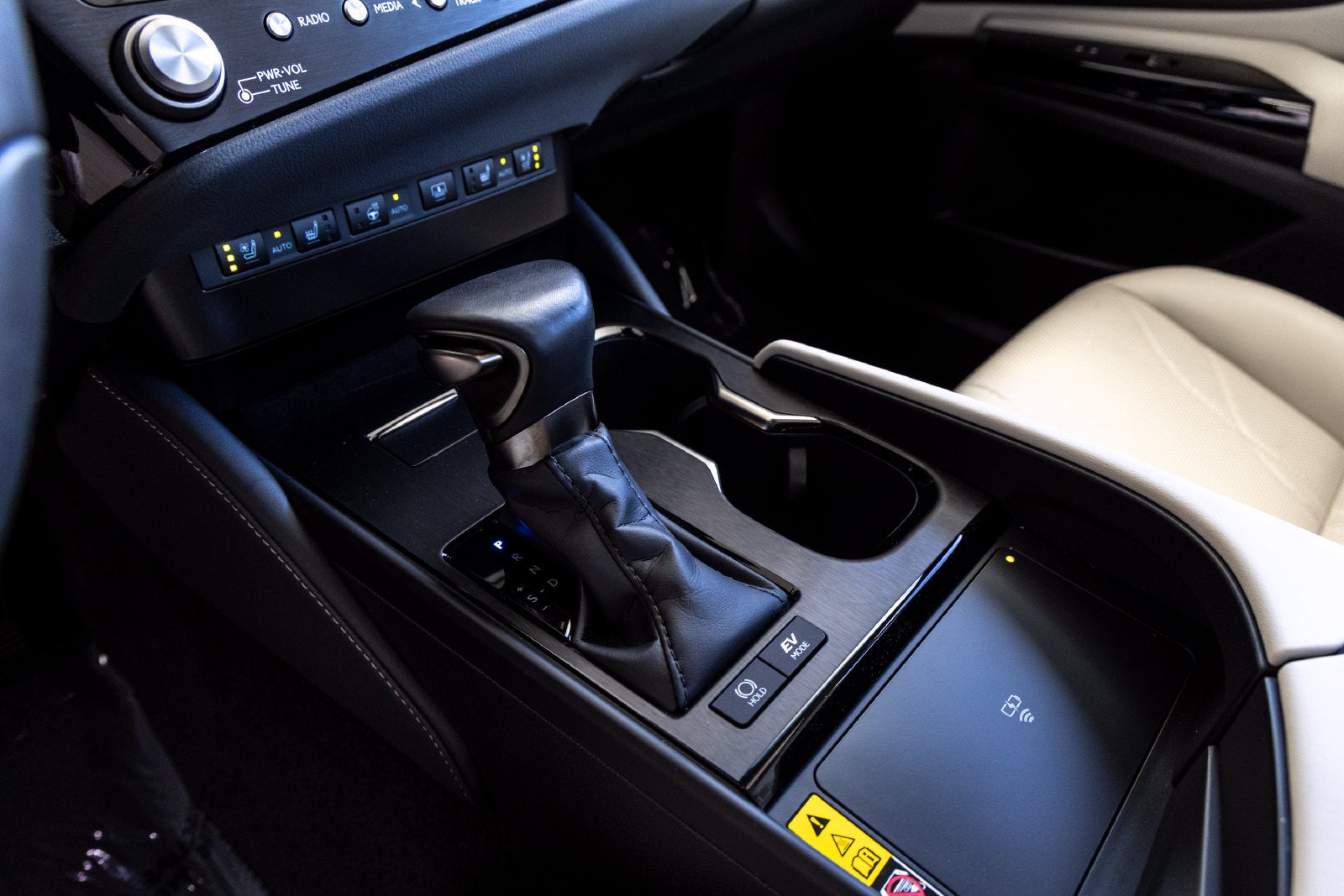 2024 Lexus ES 300h Luxury