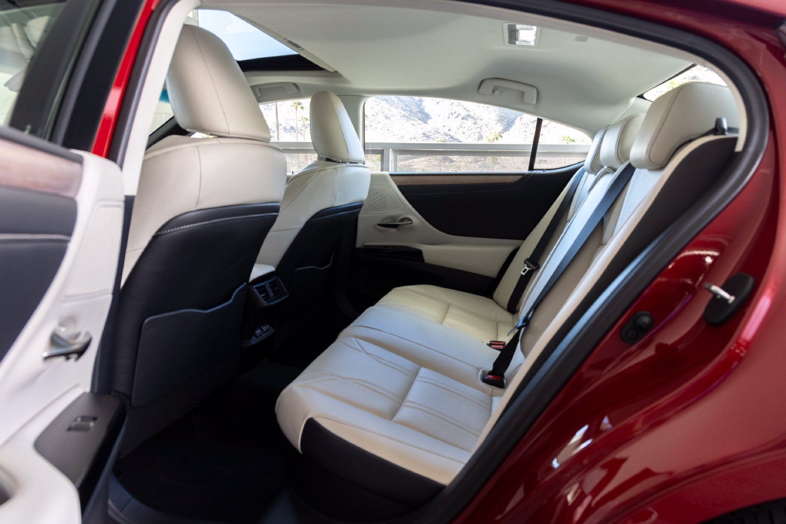 2024 Lexus ES 300h Luxury