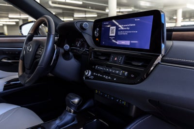 2024 Lexus ES 300h Luxury