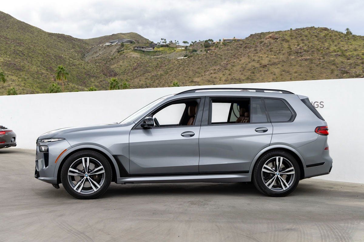 2025 BMW X7 M60i