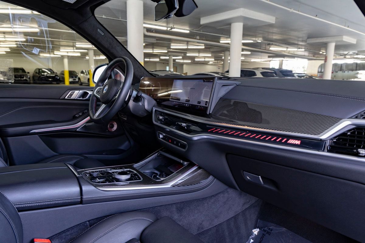 2025 BMW X7 M60i