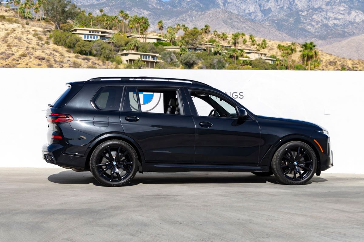 2025 BMW X7 M60i