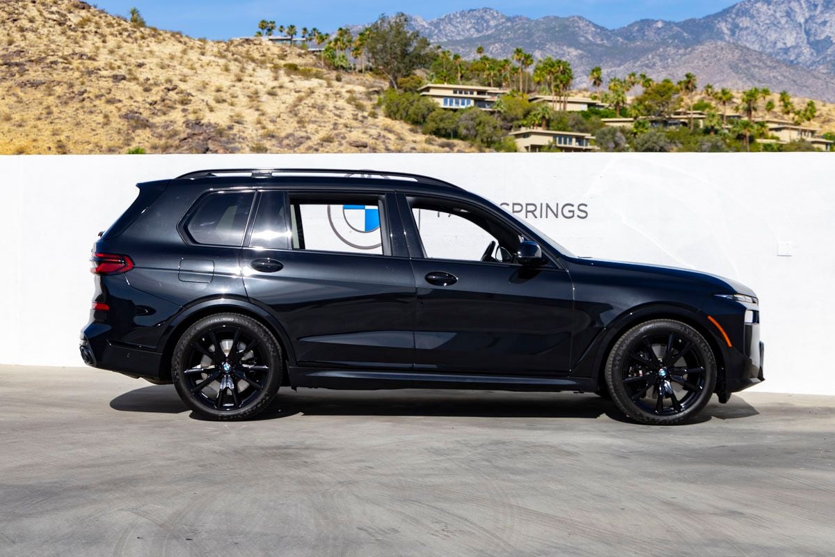 2025 BMW X7 M60i