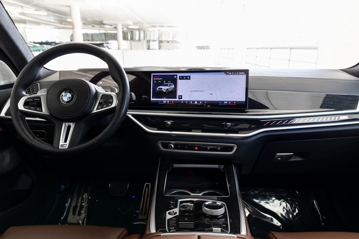 2025 BMW X7 M60i