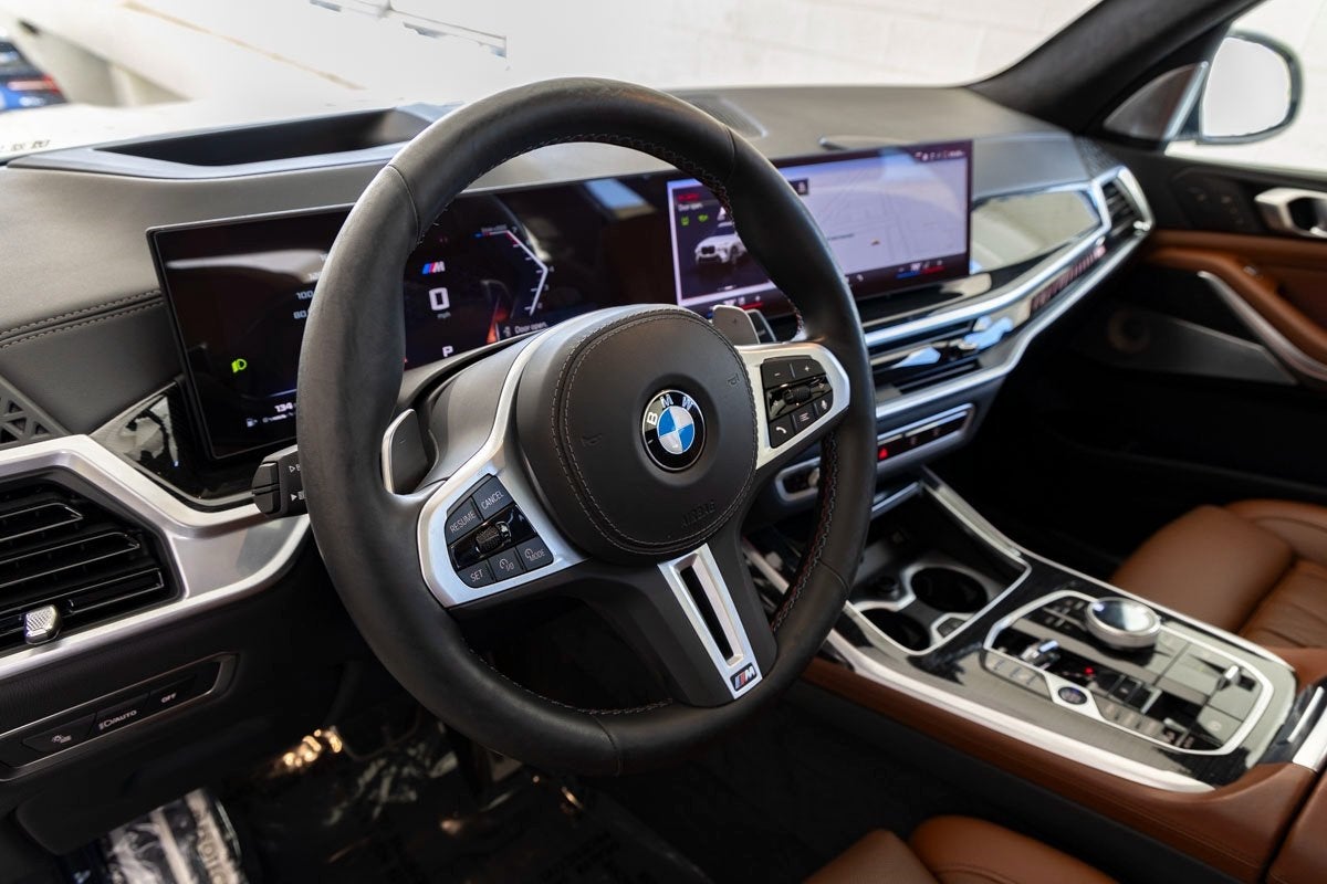 2025 BMW X7 M60i