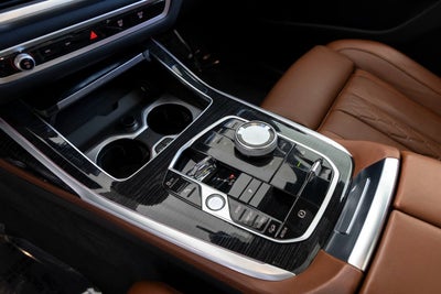 2025 BMW X7 M60i