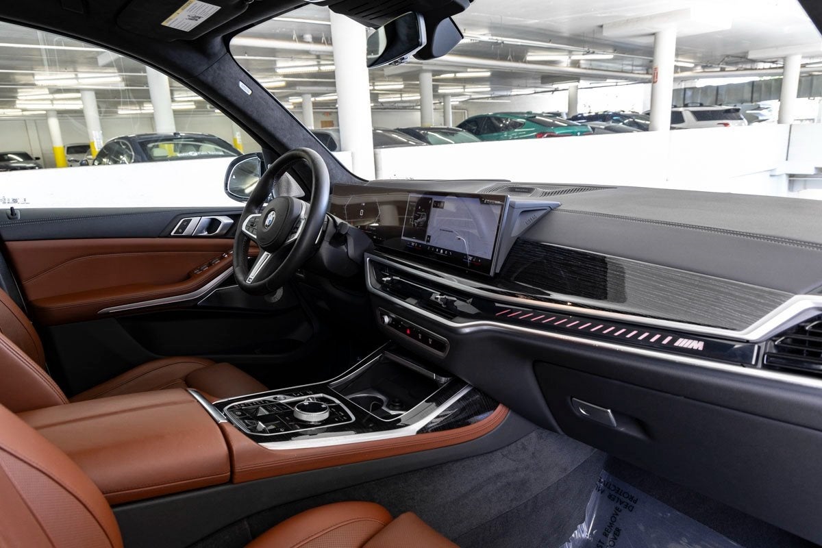 2025 BMW X7 M60i